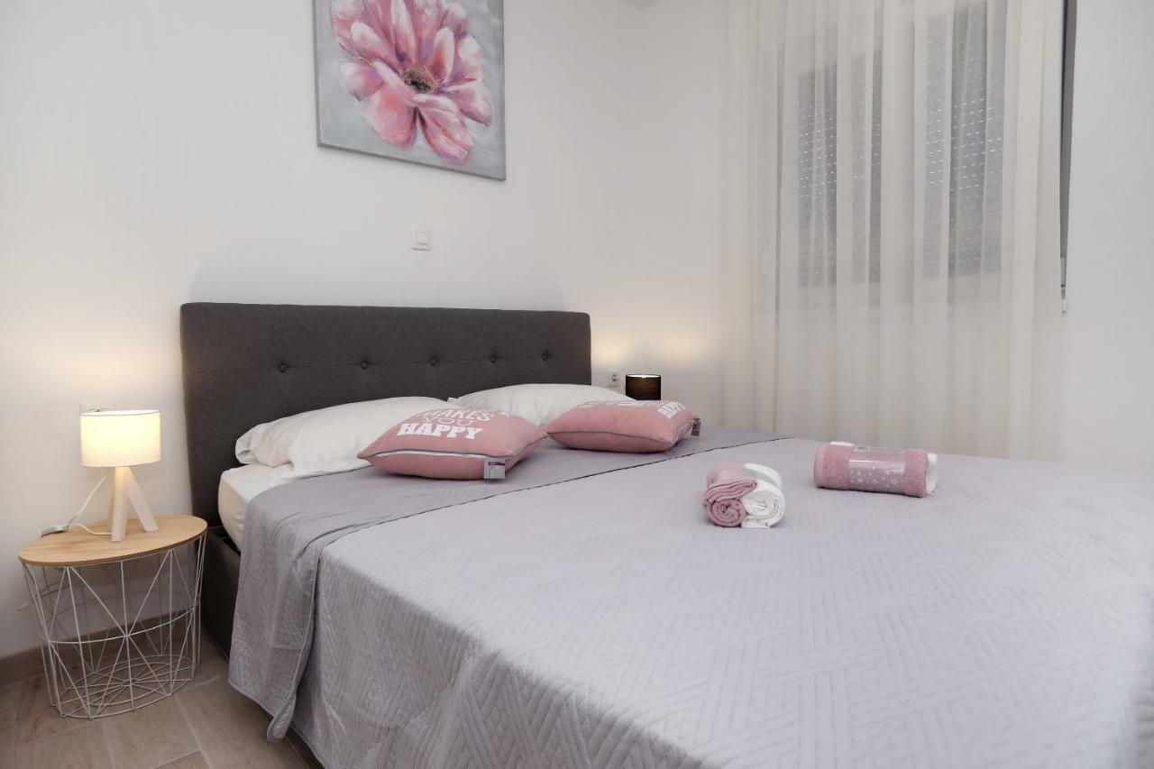 Apartment Little Marijeta Трогир Екстериор снимка